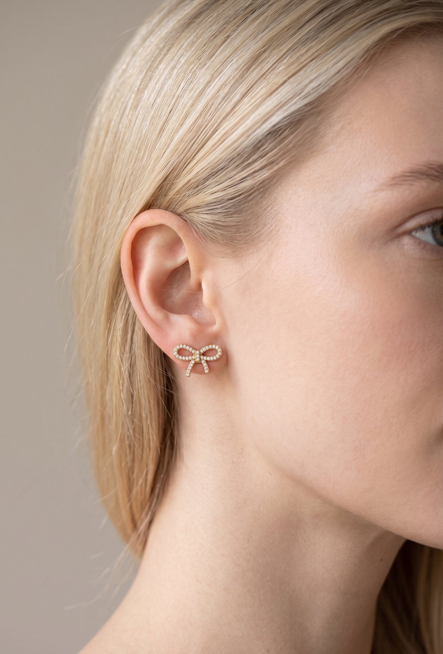 Grossiste WEC Bijoux - Boucles d’Oreilles Nœud Étincelant – Acier Inoxydable Dorée et Cristaux