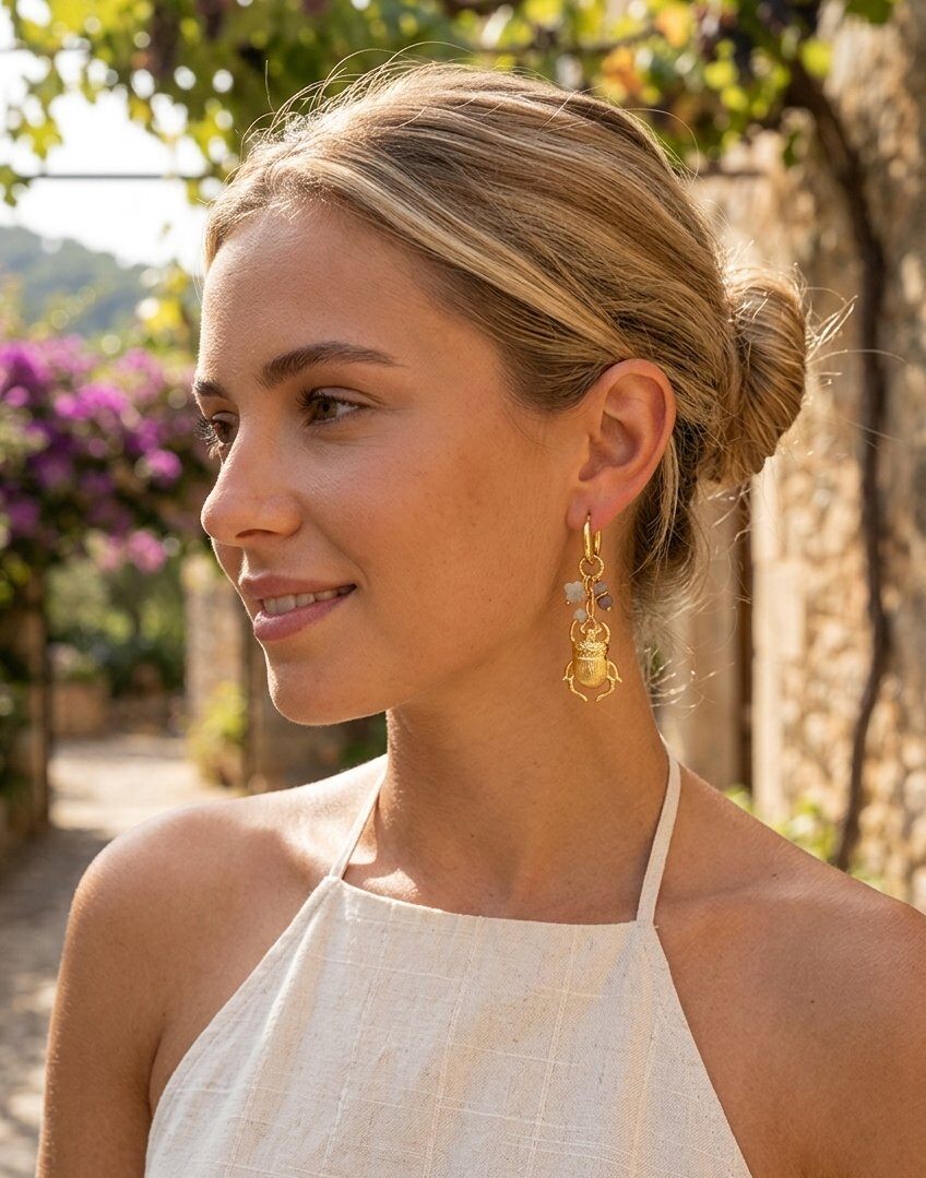Grossiste WEC Bijoux - Boucles d'Oreilles Créoles Scarabée Sacré – Acier Inoxydable Or & Pierres Naturelles