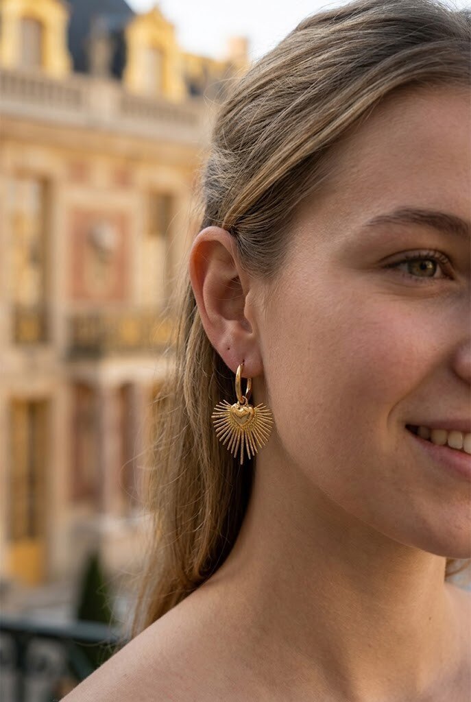 Grossiste WEC - Boucles d'Oreilles Créoles Cœur Sacré Ex-Voto en Acier Inoxydable
