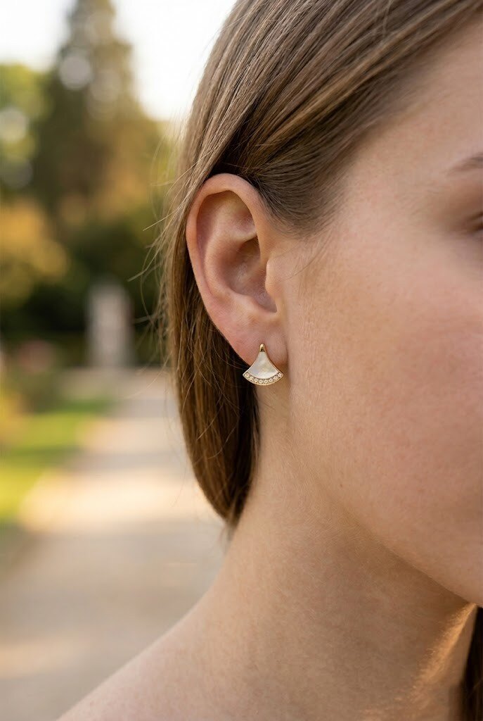 Grossiste WEC - Boucles d’oreilles Eventail en Acier, Nacre et Strass