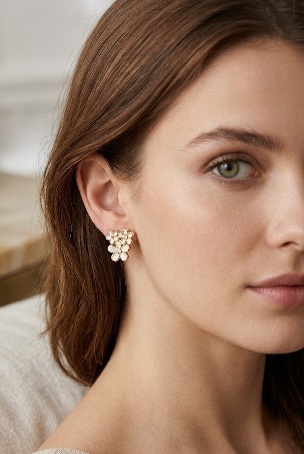 Grossiste WEC - Boucles d’Oreilles Bouquet de Marguerites en Acier Inoxydable Doré