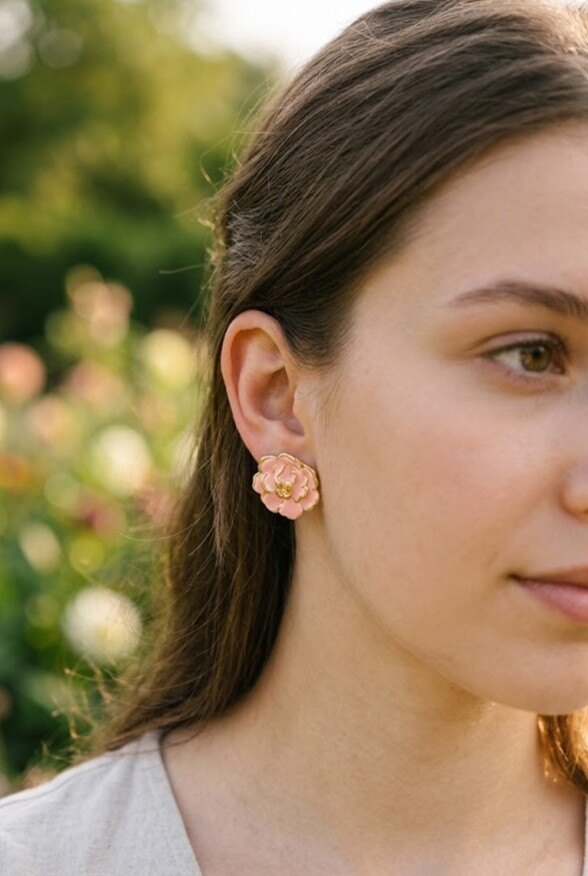 Grossiste WEC - Boucles d'Oreilles Camélia en Émail et Acier Inoxydable