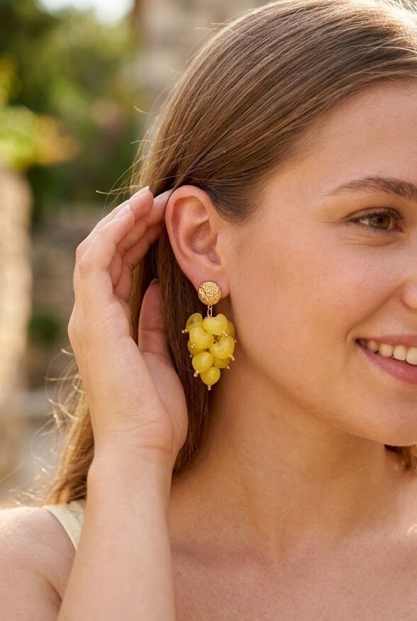 Grossiste WEC - Boucles d'Oreilles Grappes – Éclat Doré et Résine Jaune Citron