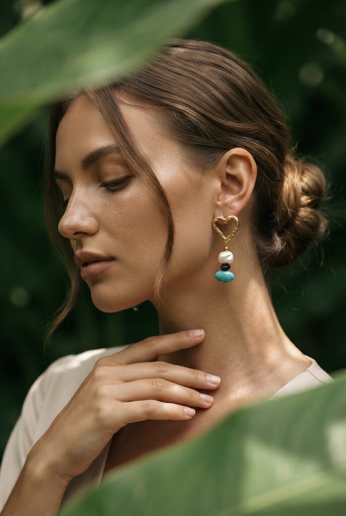 Großhändler WEC - Gehämmerte Herz-Ohrringe mit Naturperlen aus Edelstahl – Boho-Kollektion