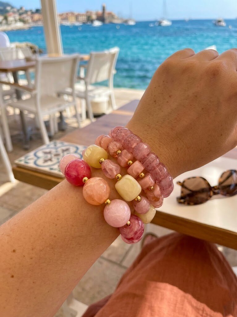 Grossiste WEC - Lot de 4 Bracelets Élastiques en Résine et Perles en acier inoxydable