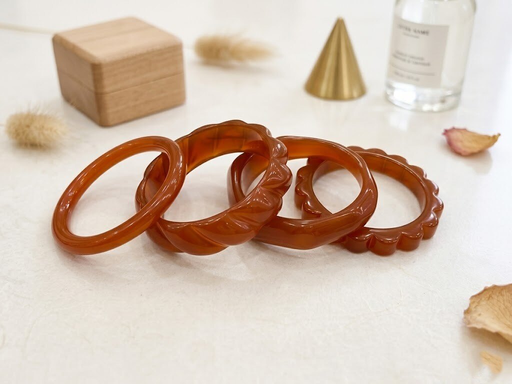 Grossiste WEC - Lot de 4 Bracelets Joncs en Résine Ambrée