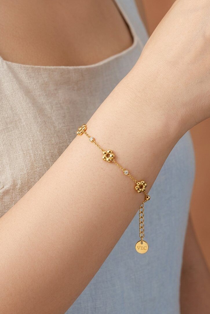 Grossiste WEC Bijoux - Bracelet L'Éclosion Dorée – Acier Inoxydable & Fleurs de Cerisier