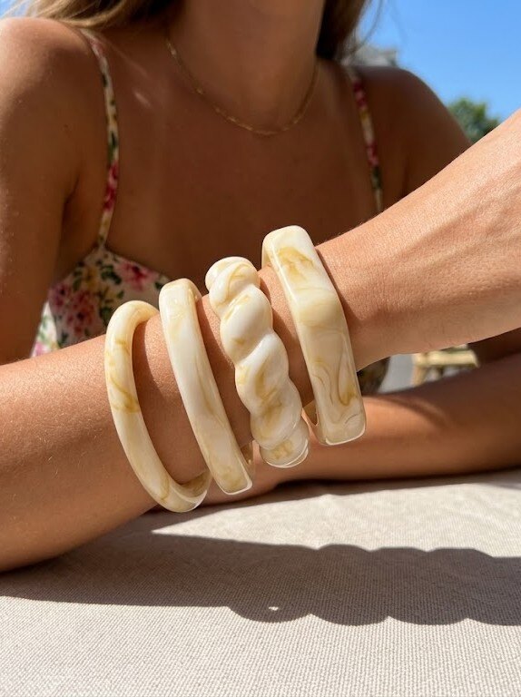 Grossiste WEC - Lot de 4 Bracelets Joncs en Résine Marbrée