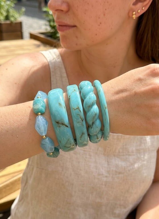 Grossiste WEC - Lot de 5 Bracelets Joncs en Résine Bleu Lagon