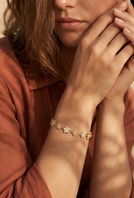 Grossiste WEC - Bracelet Jardin Scintillant en acier inoxydable –  L’Élégance Florale au Poignet