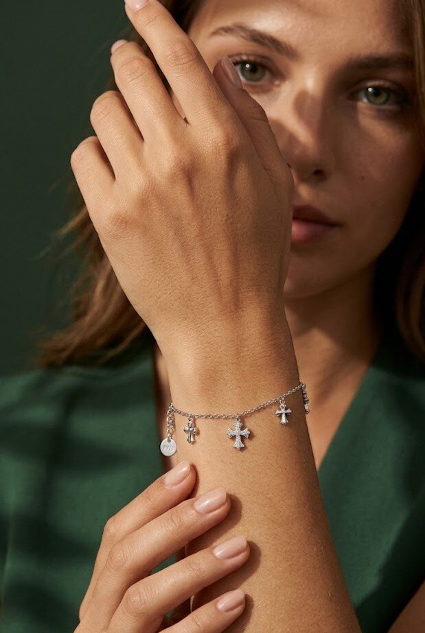 Grossiste WEC Bijoux - Bracelet à Charm's Croix en Acier Inoxydable Argenté
