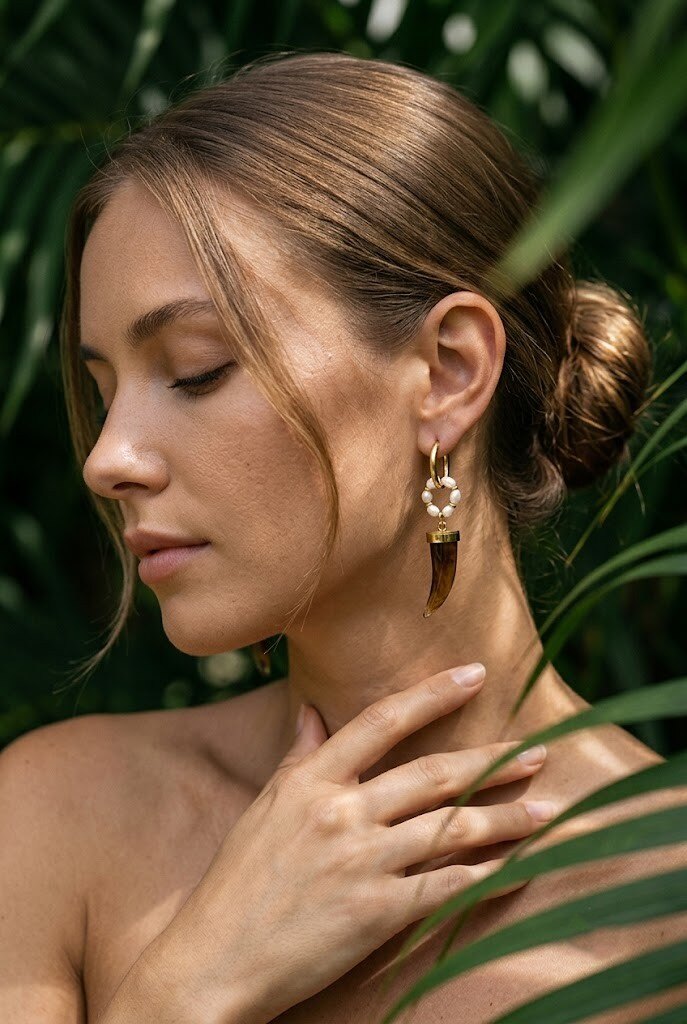 Grossista WEC Bijoux - Orecchini Pendenti Horn & Pearl in Acciaio Inossidabile