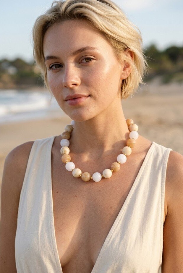 Grossiste WEC - Collier « Harmonie Dorée » – Perles Marbrées & Acier Inoxydable