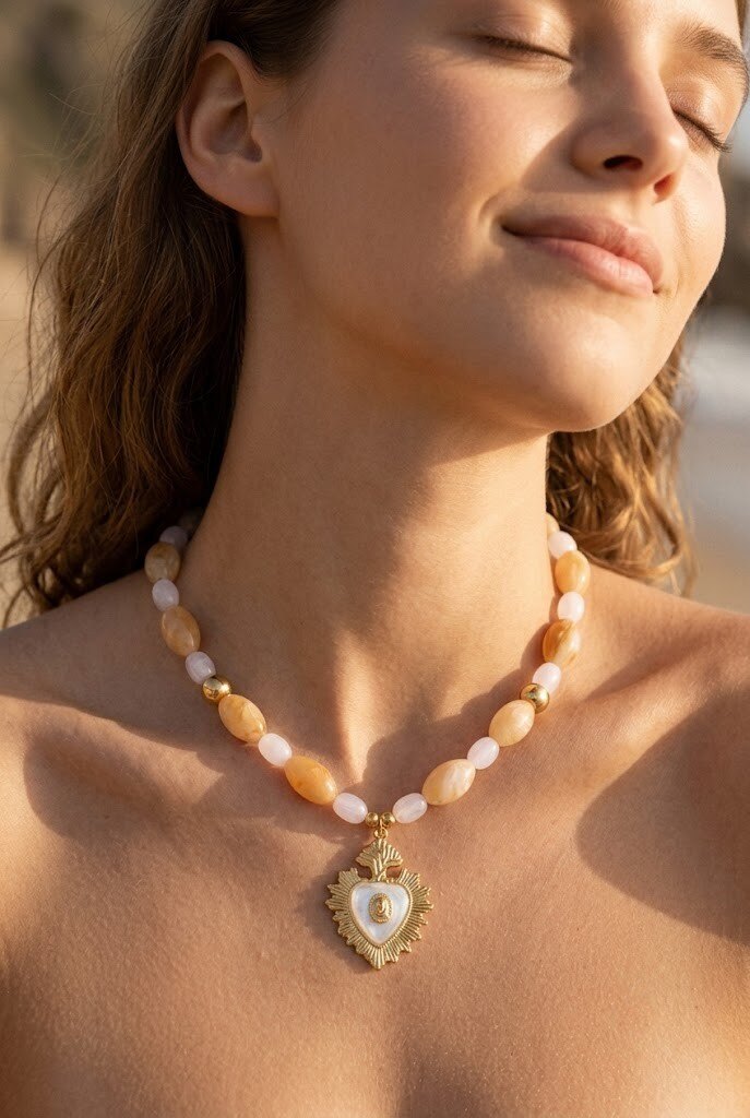 Grossiste WEC - Collier Sacré Cœur en Acier Inoxydable – Éclat Solaire & Charme Rétro