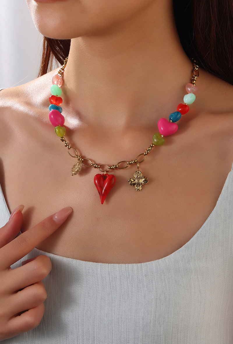 Grossiste WEC Bijoux - Collier Chaine Dorée et Cœurs Multicolores en Acier Inoxydable