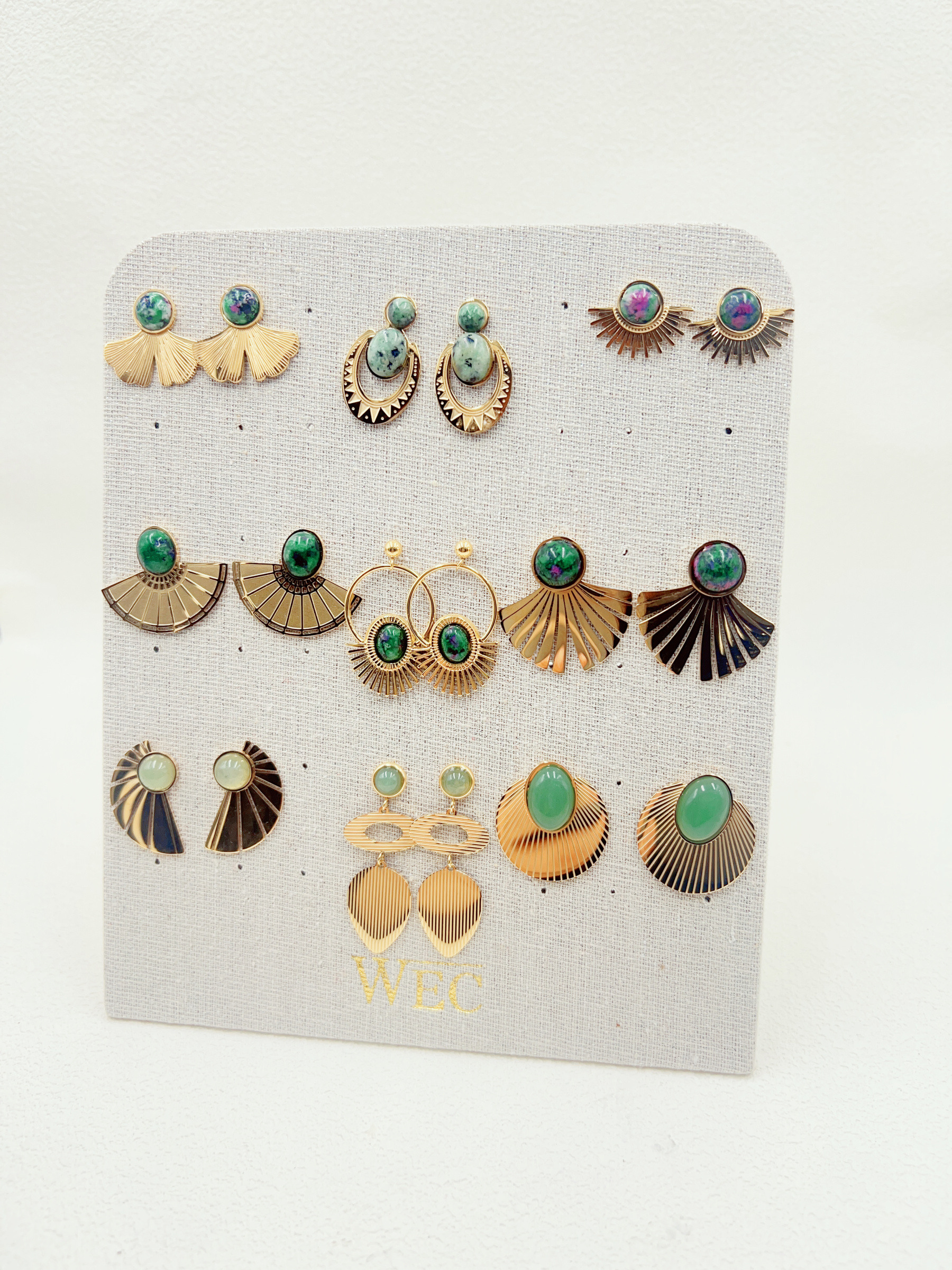 Grossiste WEC Bijoux - LOT DE 9 BOUCLES D'OREILLES EN ACIER INOXYDABLE +PRESENTOIR