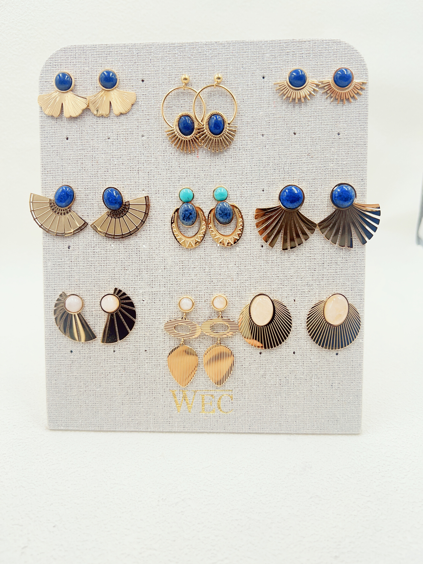Grossiste WEC Bijoux - LOT DE 9 BOUCLES D'OREILLES EN ACIER INOXYDABLE +PRESENTOIR