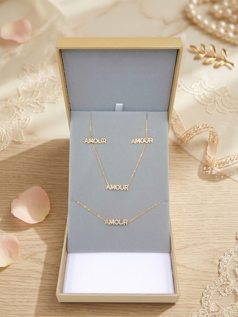 Grossiste WEC - PARURE AMOUR COLLIER+BRACELET+BOUCLES D'OREILLES EN ACIER INOXYDABLE + BOITE