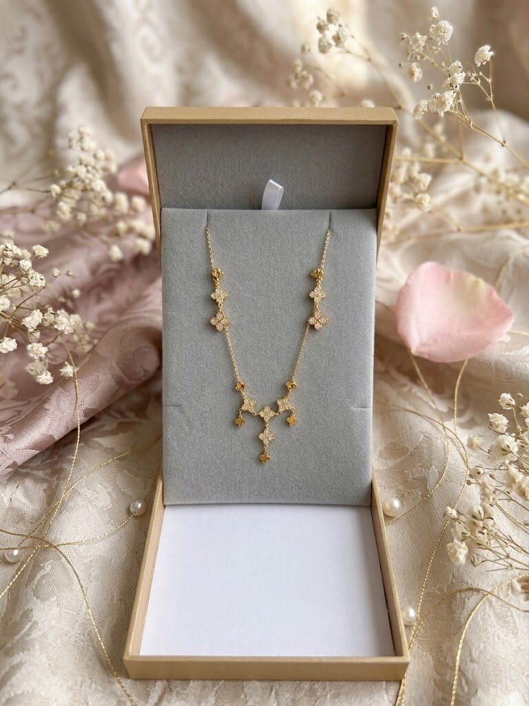 Grossiste WEC - Coffret Collier+Boucles d'oreilles Floral Royal en Acier Inoxydable+boite