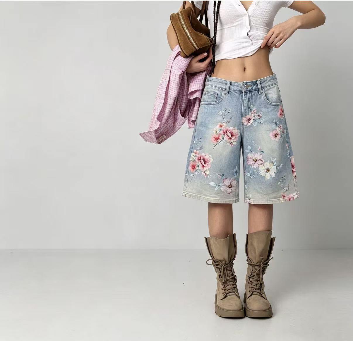 Wholesaler WEILCO - Denim shorts with floral patterns