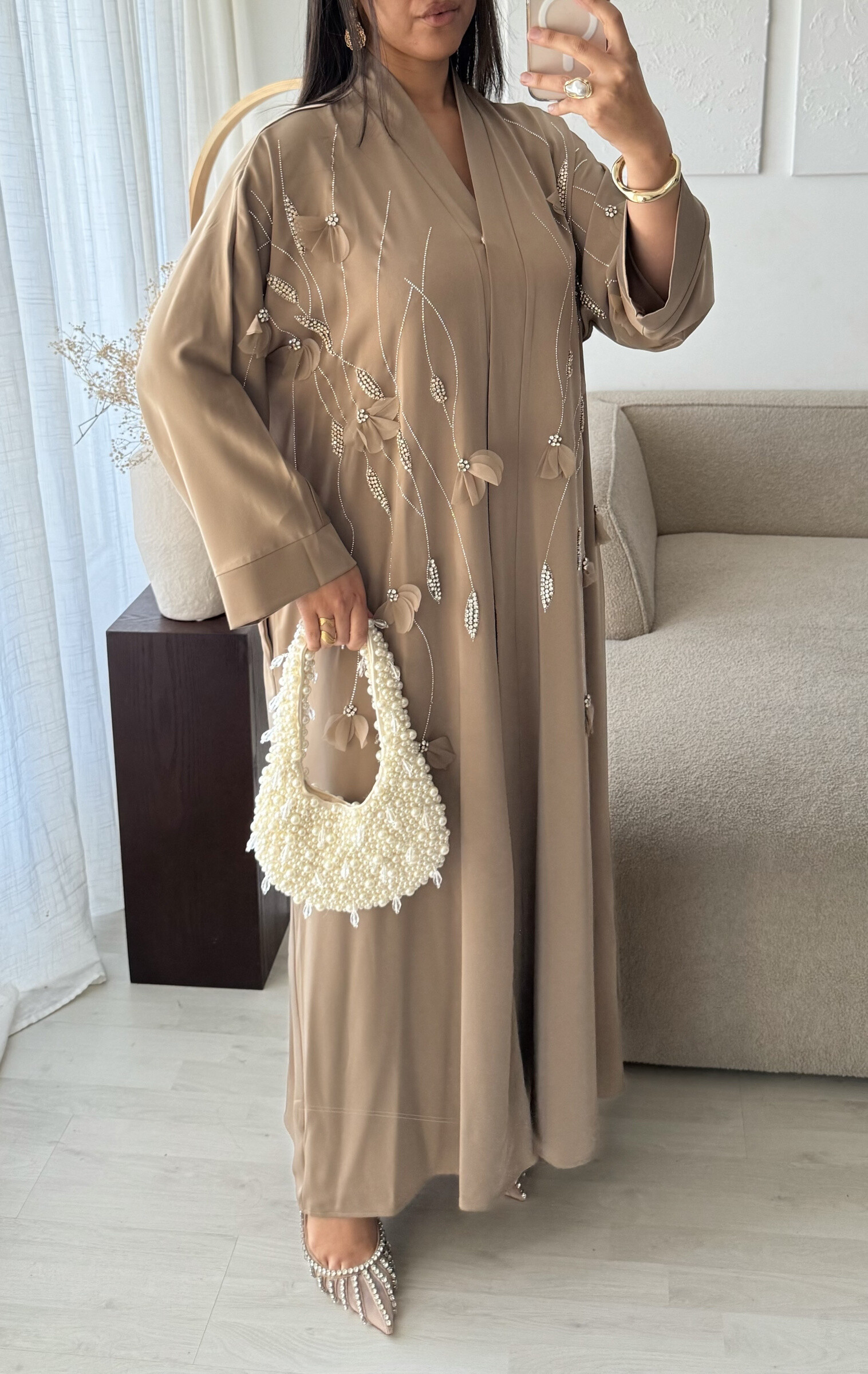 Grossiste White Icy - Abaya de fête fait à la main, la mannequin mesure 1M68 pour 68 kilos et porte la plus petite taille
