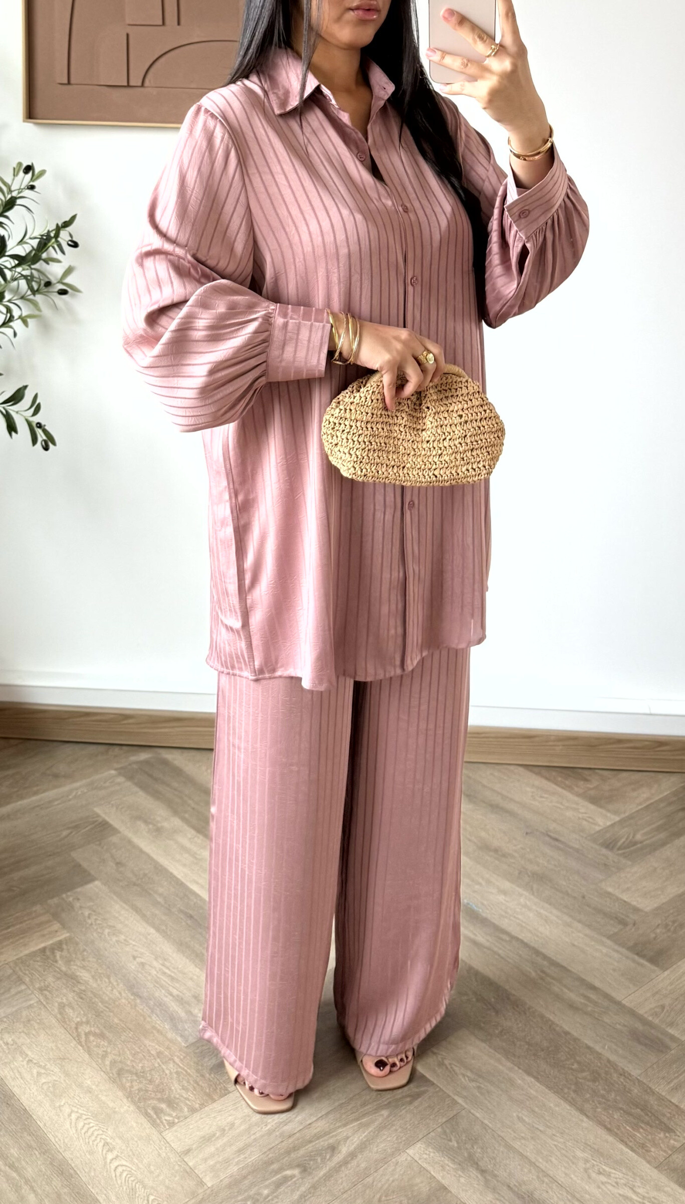 Grossiste White Icy - Ensemble rayure, la mannequin mesure 1M68 pour 68 kilos et porte la plus petite taille