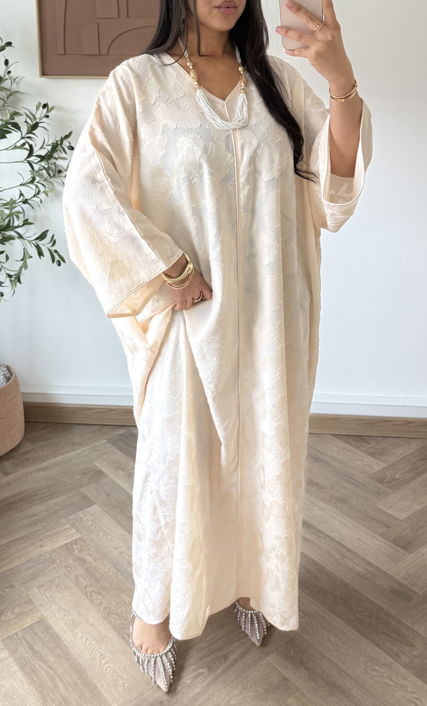 Wholesaler White Icy - Large color V -neck V -embroidery colored
