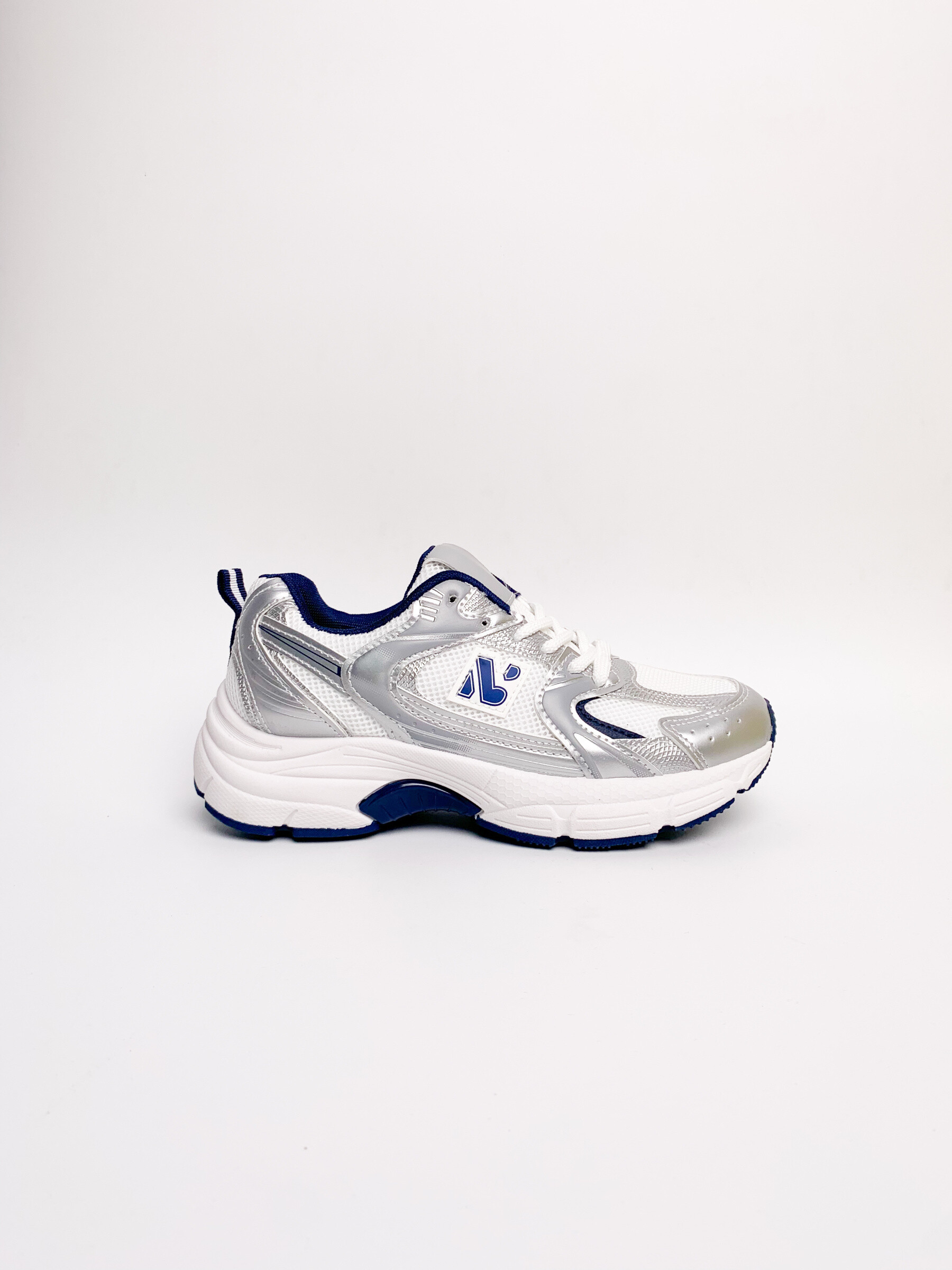 Wholesaler WILADY - Trendy sneakers
