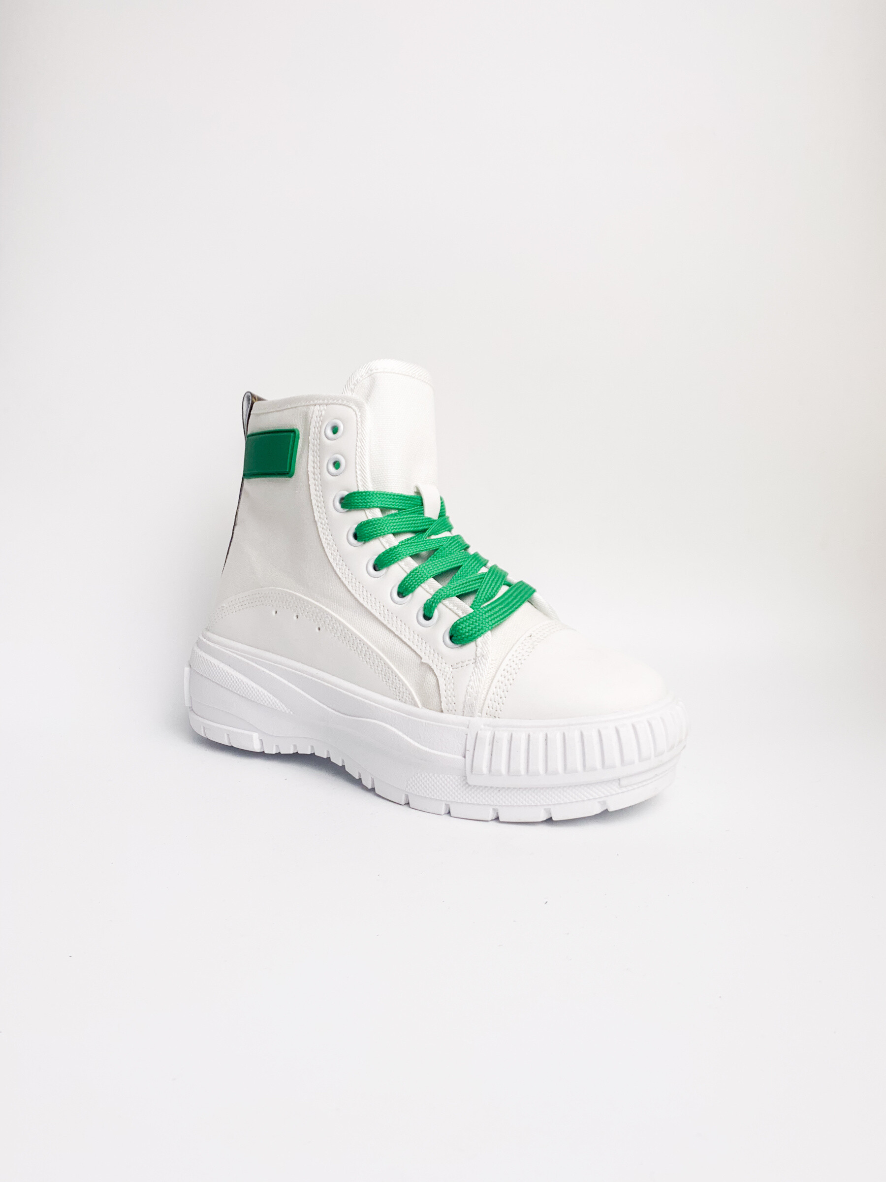 Wholesaler WILADY - High-top lace-up sneakers