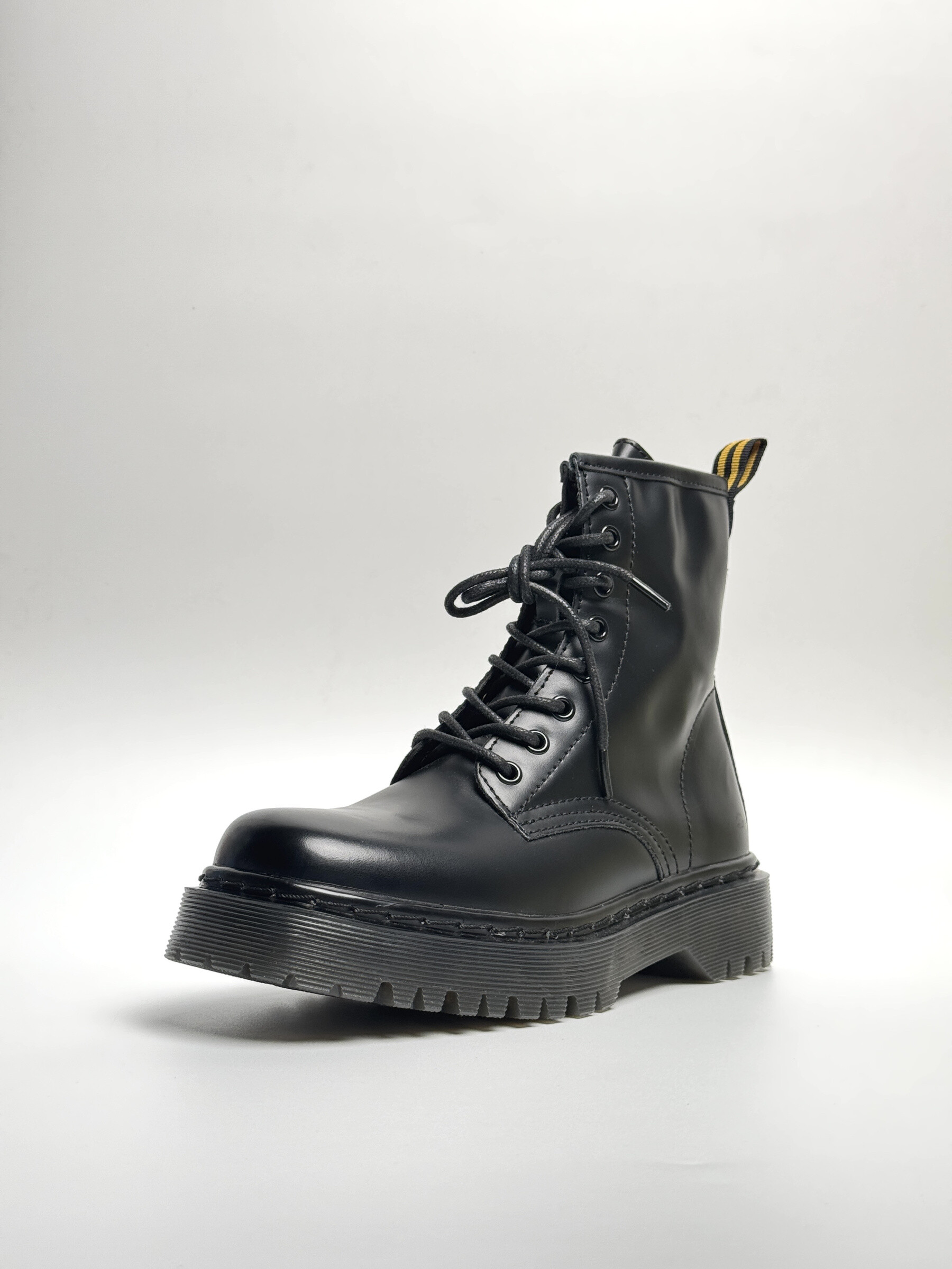 Wholesaler WILADY - Elegant, comfortable boots
