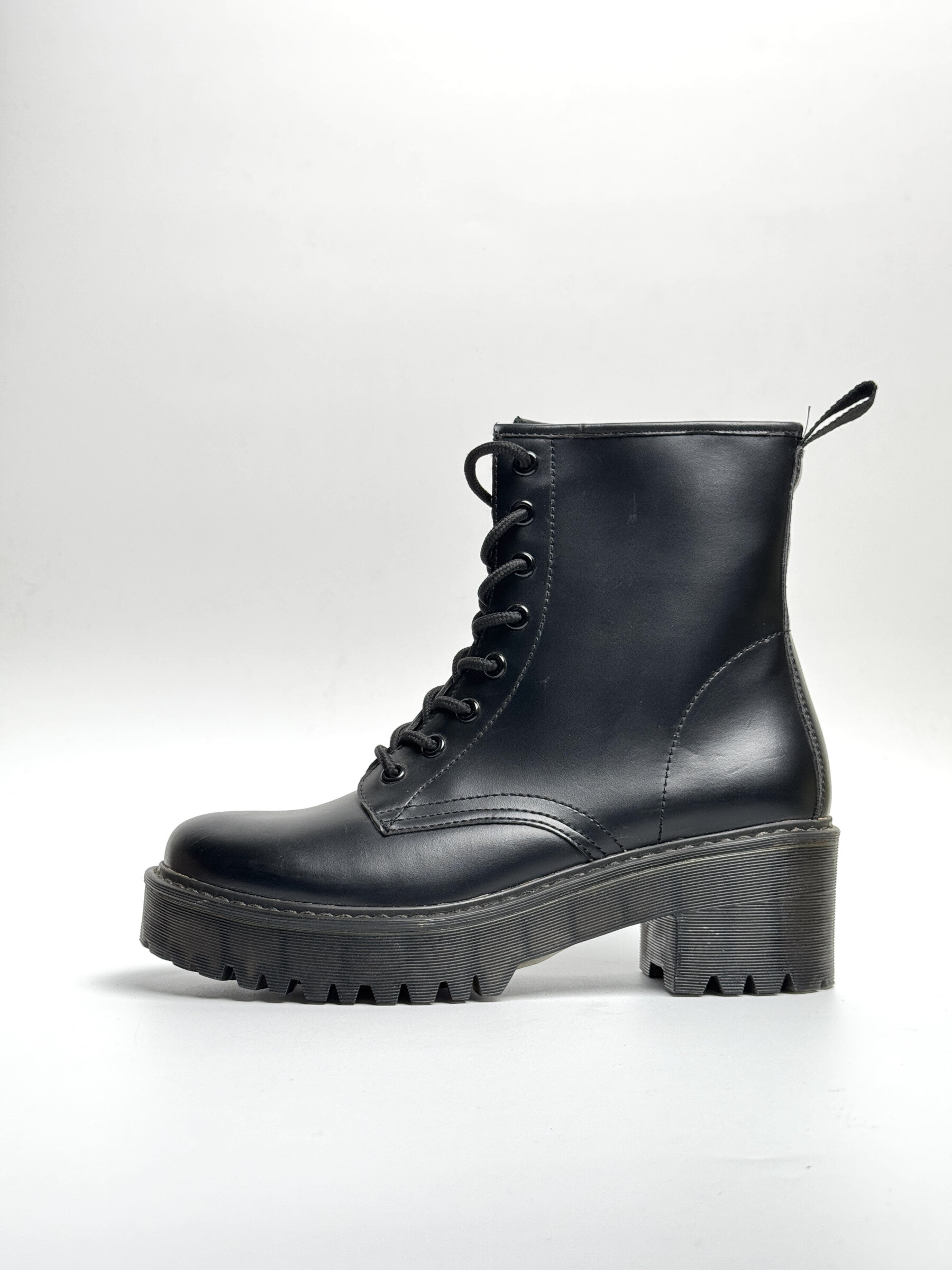 Mayorista WILADY - Botas elegantes y cómodas