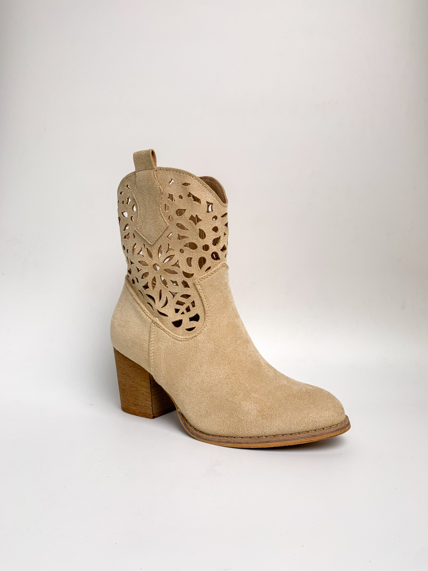 Wholesaler WILADY - Western boots elegant cutting