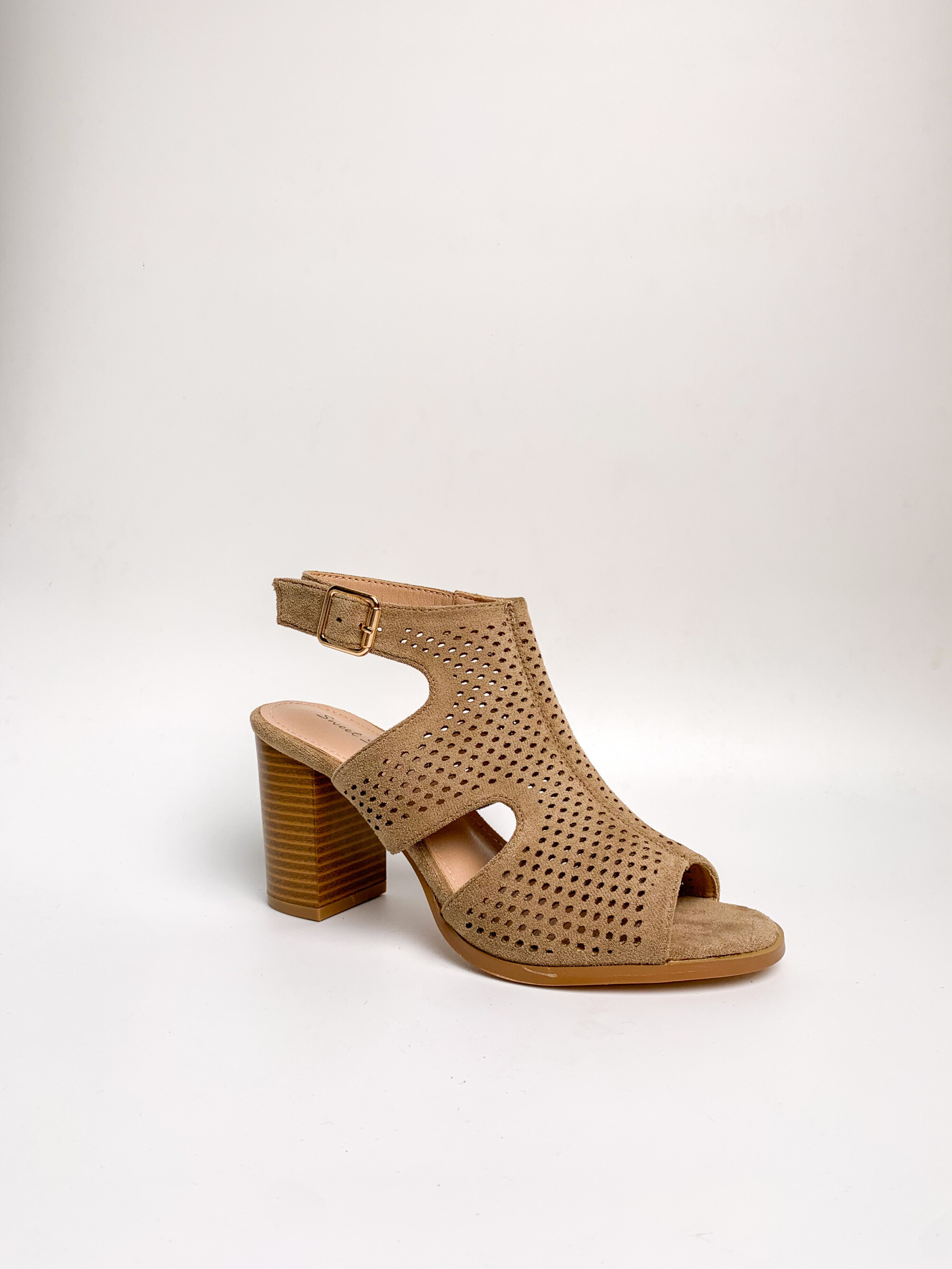 Grossista WILADY - Sandali per il tallone eleganza perforato