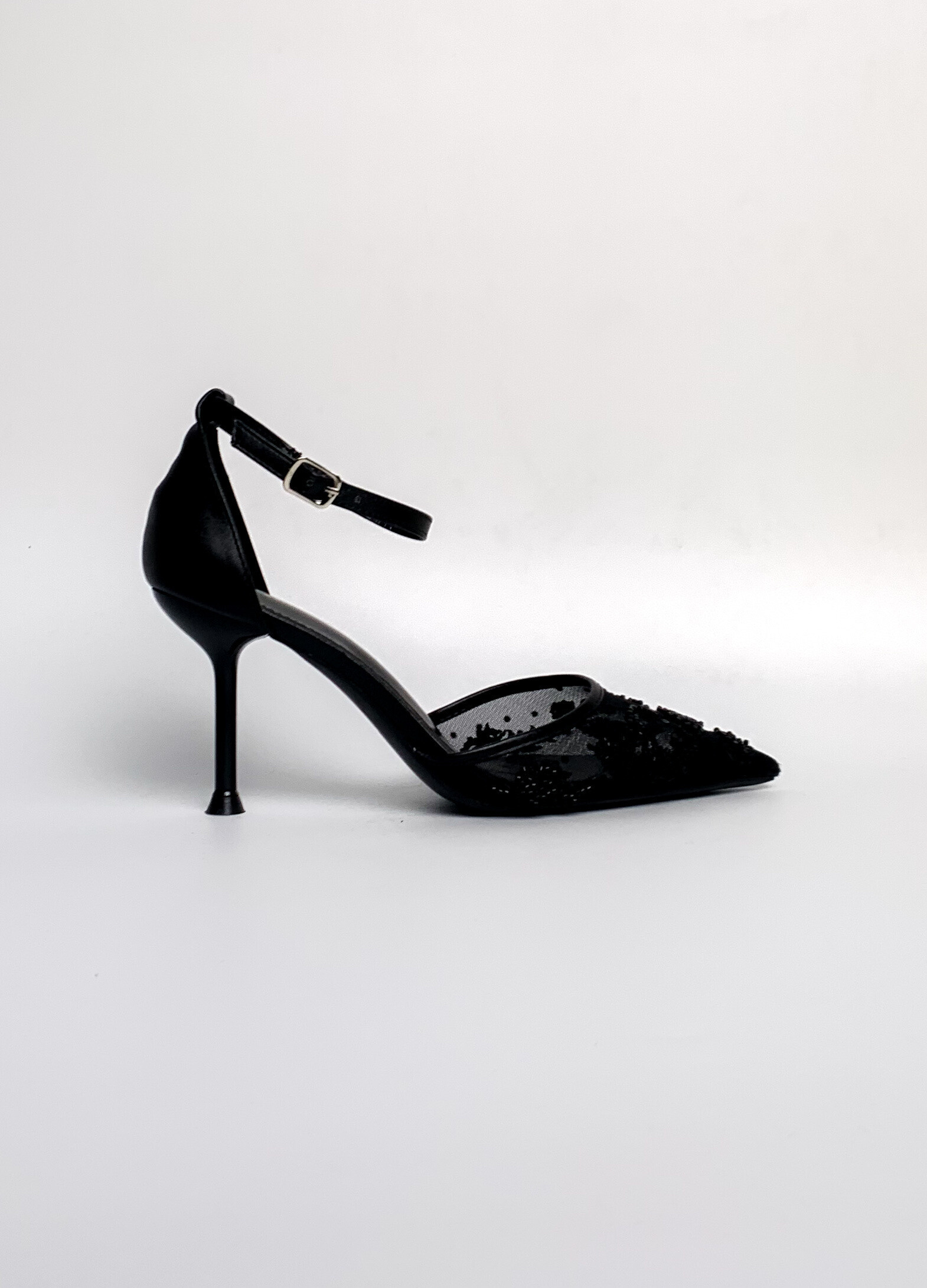 Wholesaler WILADY - Refined lace pumps