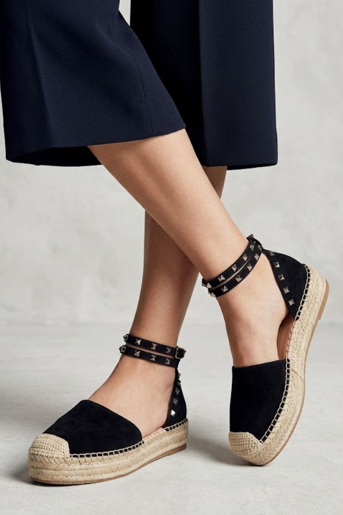 Grossiste WILADY - Espadrilles plateformes cloutées avec bride cheville