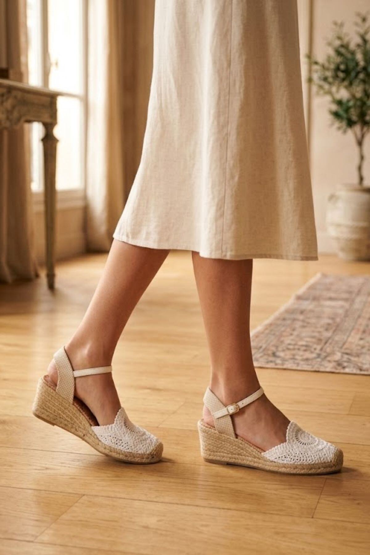 Grossiste WILADY - Espadrilles compensées effet crochet avec bride cheville