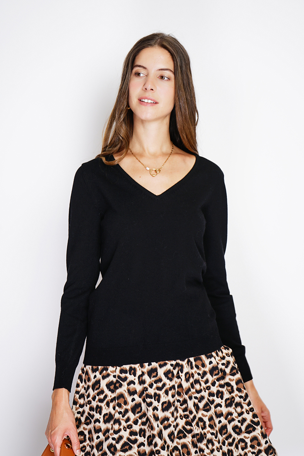 Wholesaler William de Faye - Classic V-neck sweater with long sleeves, knitted in double yarn