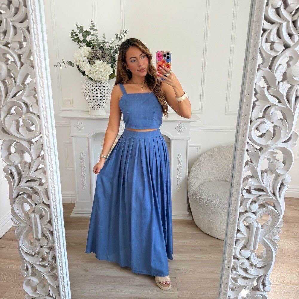 Top and pants set, viscose and polyamide, ideal for spring/summer, made in Italy. Perfect for a casual elegance.
