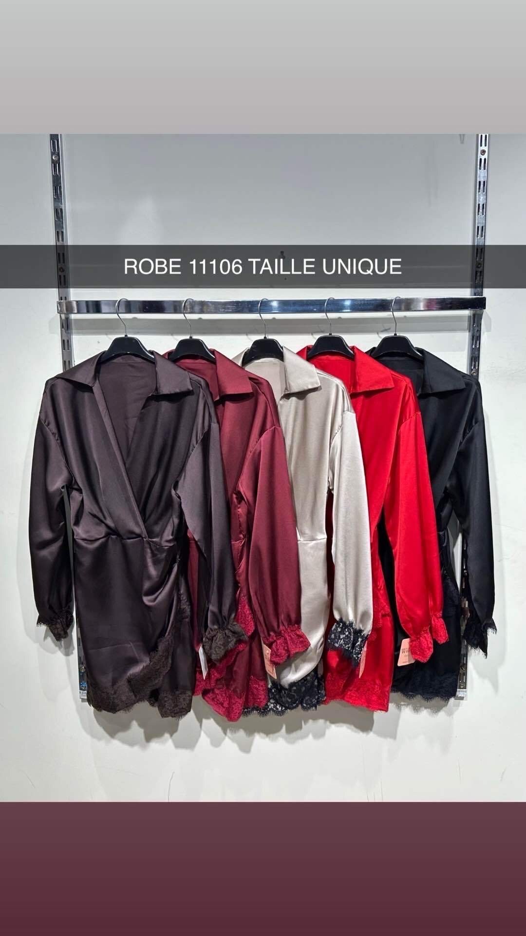 Élégante robe cache-cœur en satin italien, finie avec dentelle délicate, idéale pour l'automne.