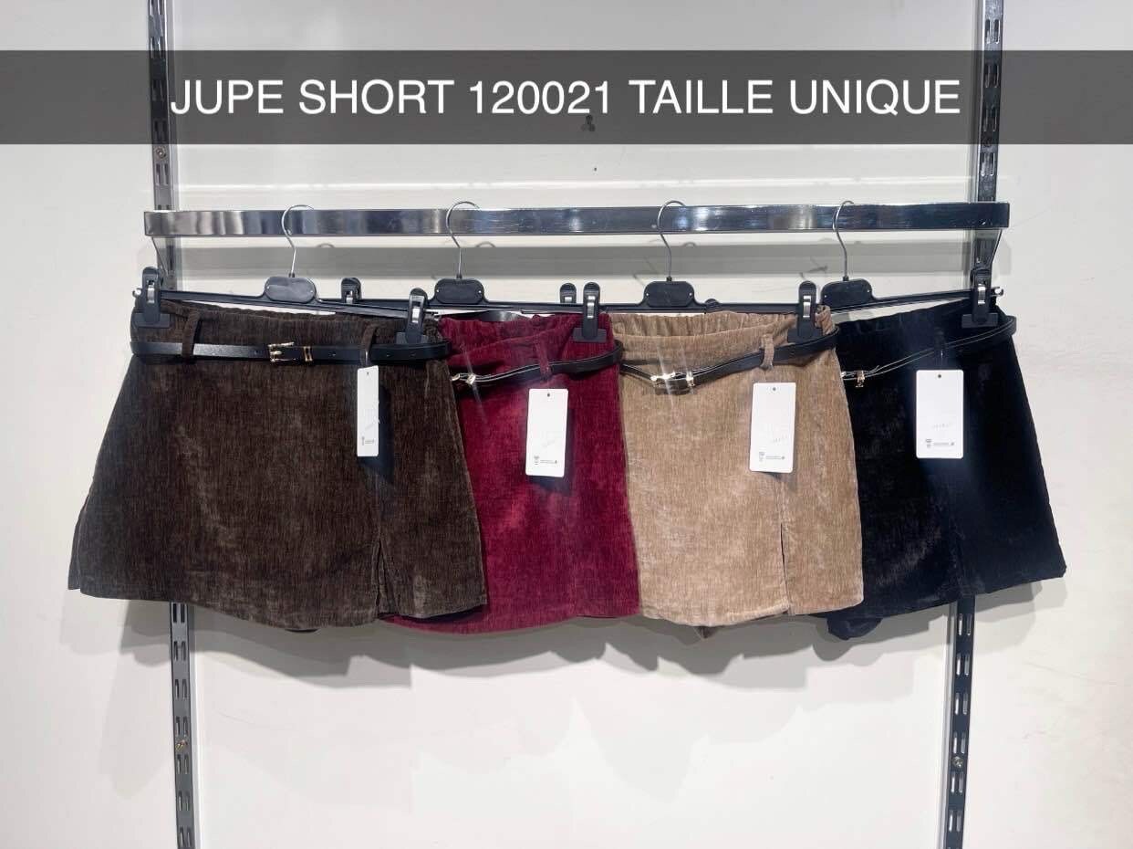 Jupe-short velours, élastique, confectionnée en Italie pour l'Automne/Hiver, alliant confort et élégance.
