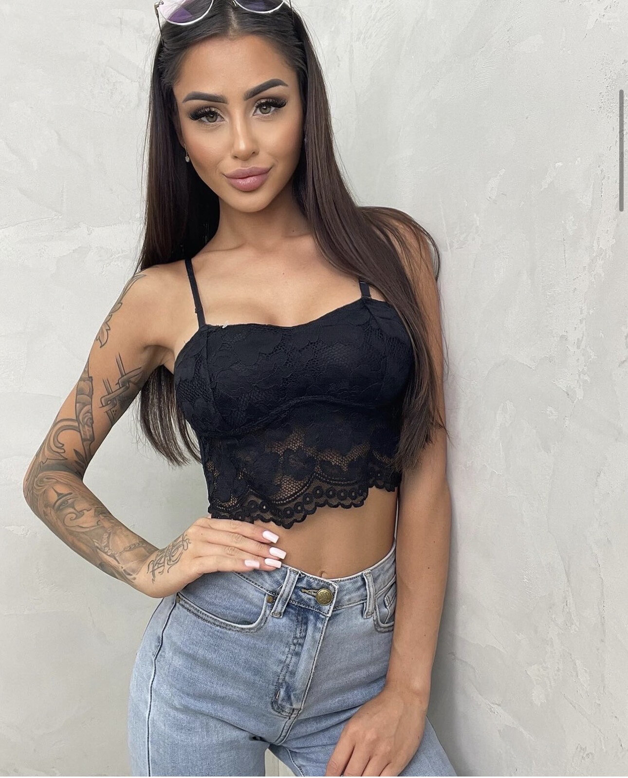 Italian lace top for women, spring/summer, 94% nylon, 6% elastane, perfect for summer evenings.