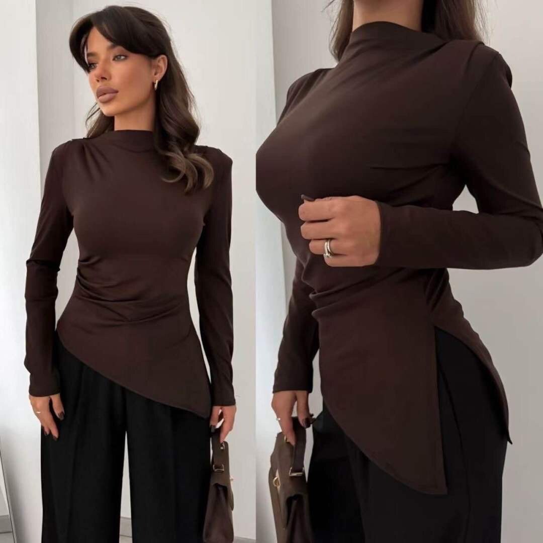 Haut asymétrique 2839, élégant, en polyester résistant et élasthanne pour confort optimal. Idéal pour l'hiver, fabriqué en Italie. Collection Automne/Hiver 2025/2026.