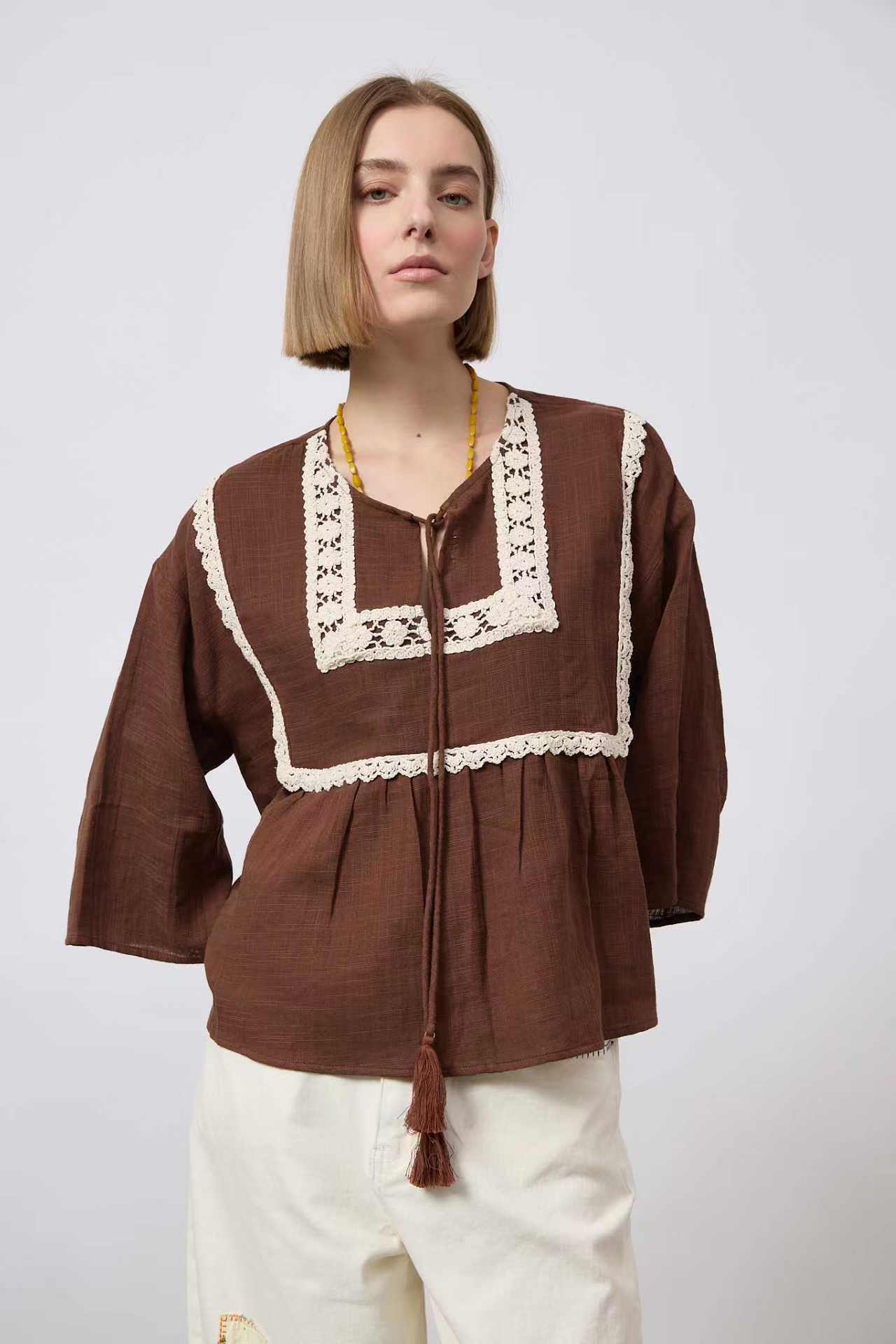 Wholesaler WIYA SRL - Shirt with lace detail on the chest