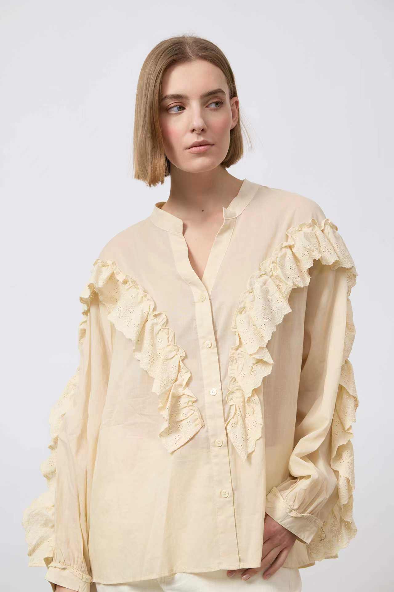 Grossista WIYA SRL - Blusa con volant a sangallo
