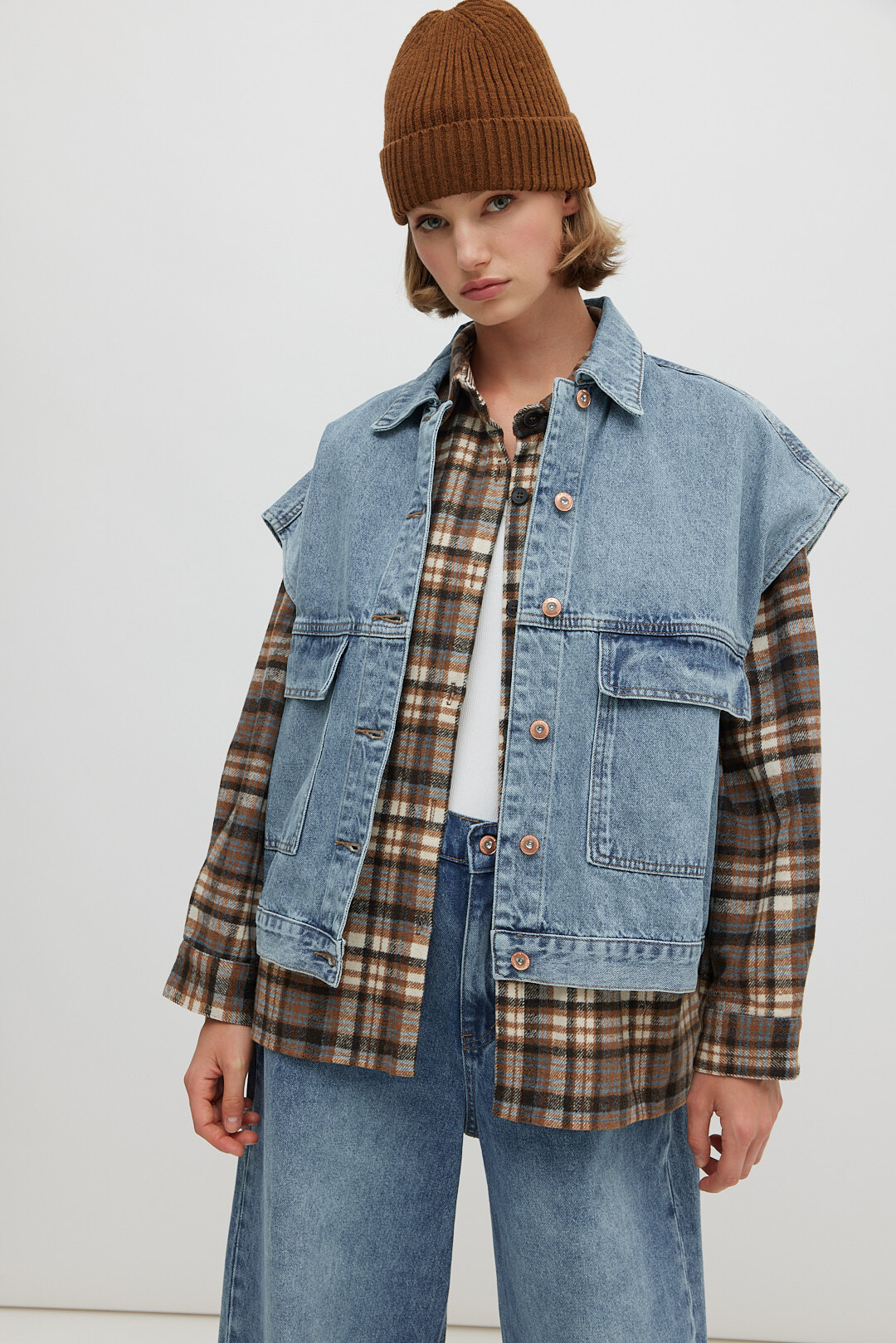 Wholesaler WIYA SRL - OVER Denim Vest with Front Pockets