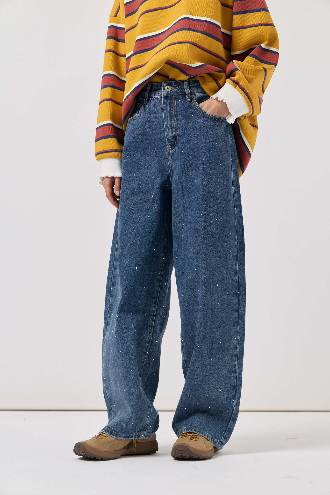 Wholesaler WIYA SRL - SLOUCHY JEANS WITH RHINESTONES