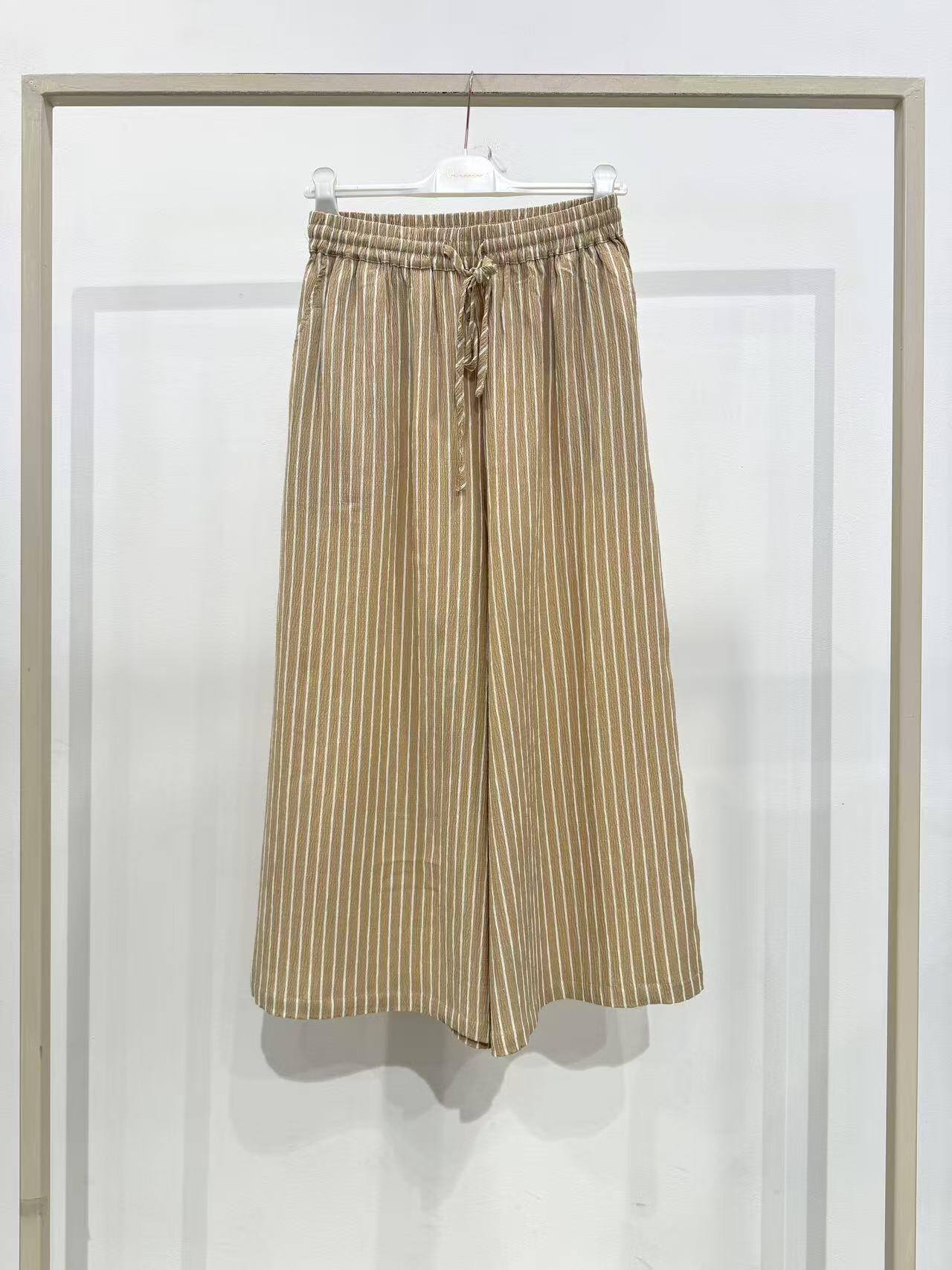 Großhändler WIYA SRL - Gestreifte weite Hose