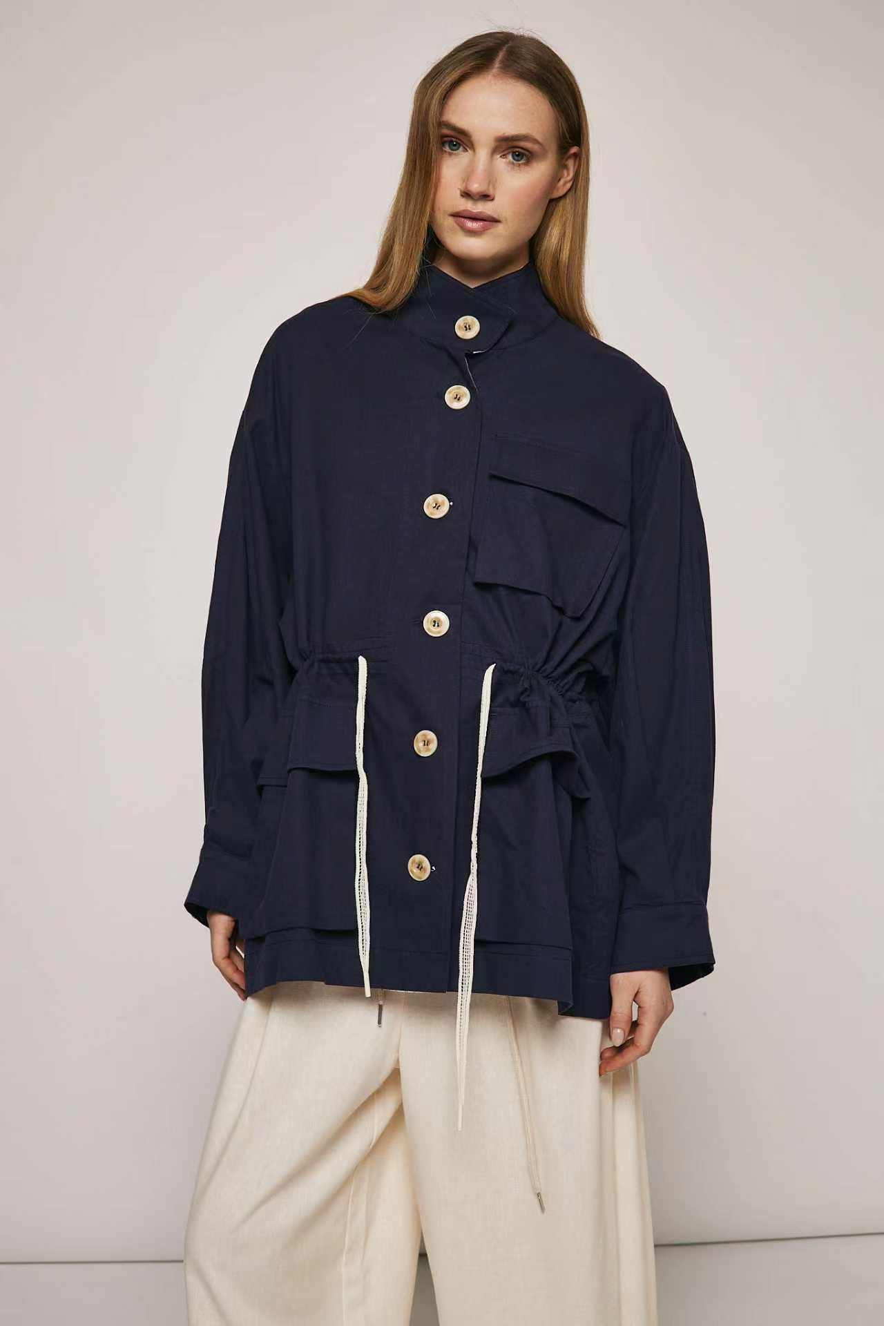 Mayorista WIYA SRL - Chaqueta con cordón externo en la cintura