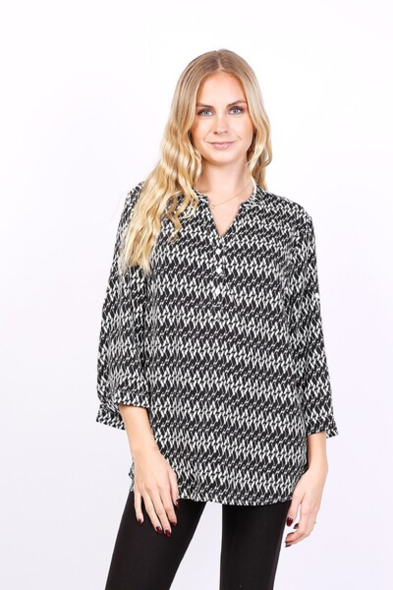Wholesaler World Fashion - Flowy & casual GT blouse with 3/4 sleeves - Geometric print