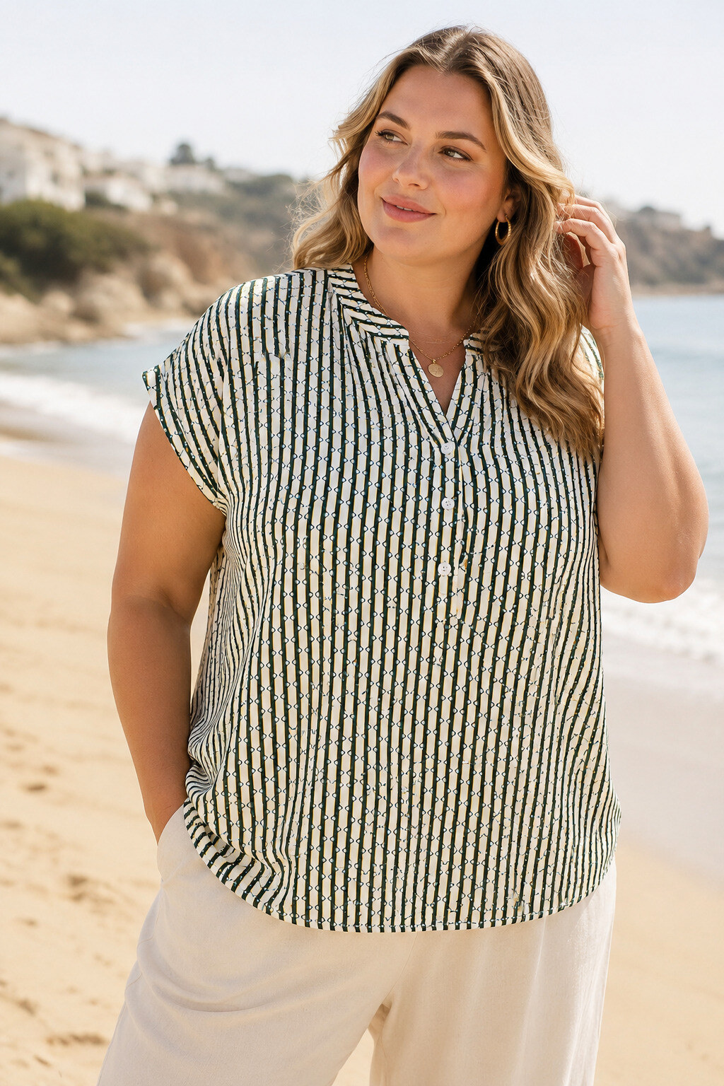 Grossista World Fashion - Blusa Fluida e Casual Taglia Grande con Maniche Corte - Stampa a Righe